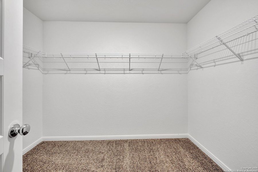 Spacious, unfurnished interior of a new home in Greenspoint Heights, Seguin (Image 31).