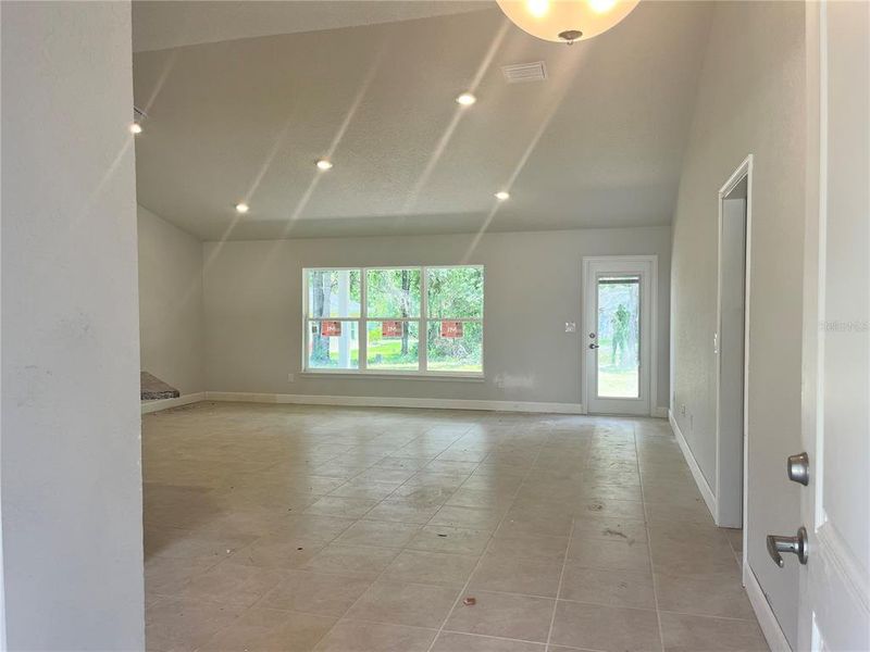 Spacious, unfurnished interior of a new home in Orange Blossom Hills, Summerfield (Image 5).
