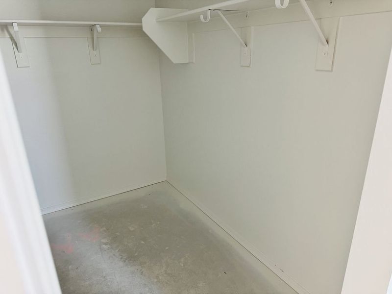 Primary suite walk in closet