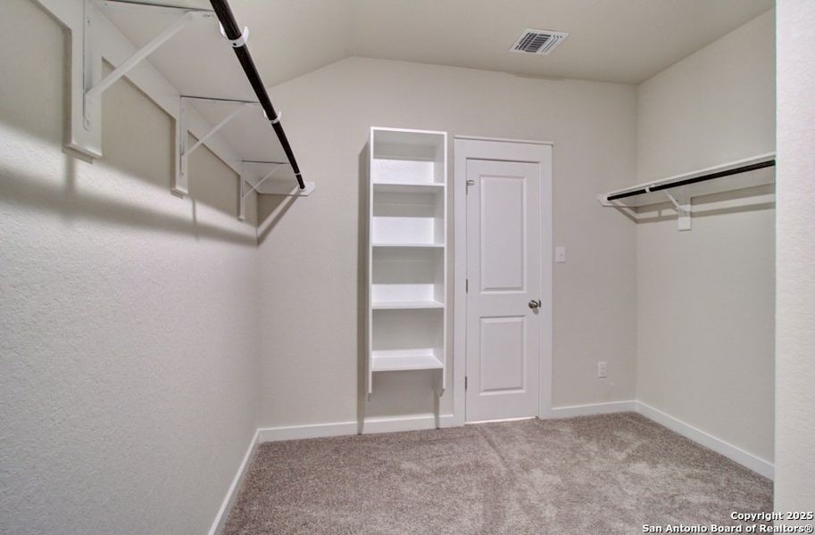 Spacious, unfurnished interior of a new home in Westridge, San Antonio (Image 13).