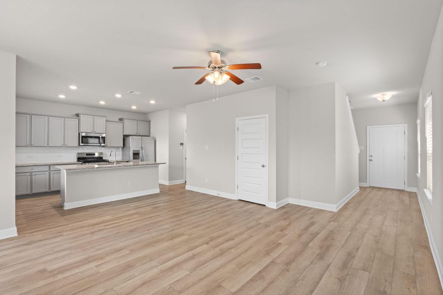 Spacious, unfurnished interior of a new home in Sunterra, Katy (Image 20).