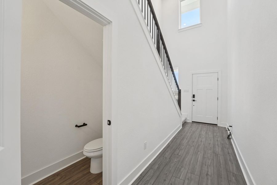 Spacious, unfurnished interior of a new home in Avery Centre, Round Rock (Image 15).