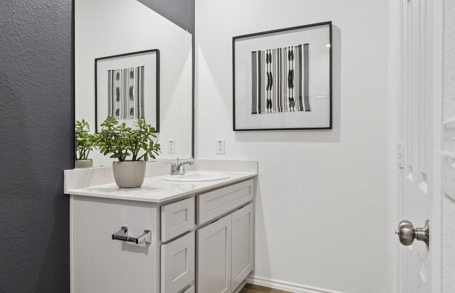 Representative furnished interior of a home built from the Livingston by Pulte Homes in Cottonwood, Howe (Image 17).