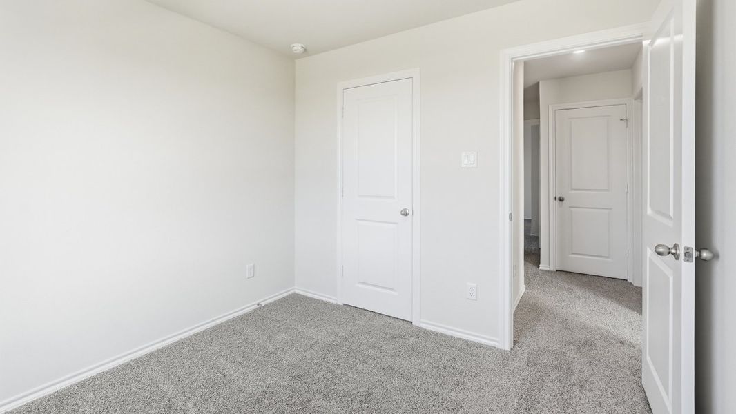 Representative unfurnished interior of a home built from the Davis by D.R. Horton in Creekside Ranch, Blue Ridge (Image 17).