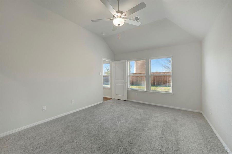 Spacious, unfurnished interior of a new home in Sanderos, Fort Worth (Image 28).