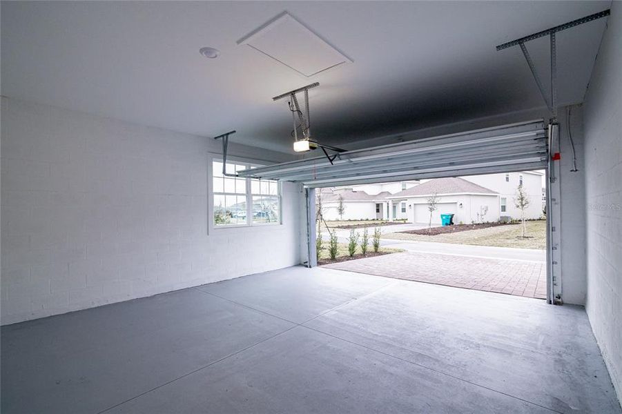 Spacious, unfurnished interior of a new home in , Orlando (Image 21).