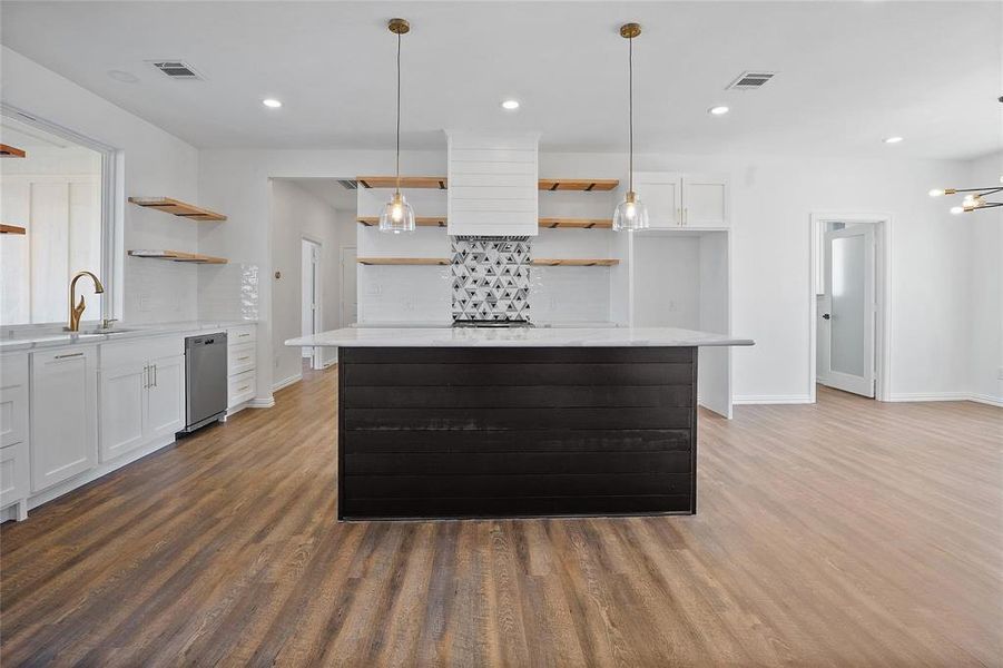 Furnished interior view inside a new home in , Celeste (Image 6).