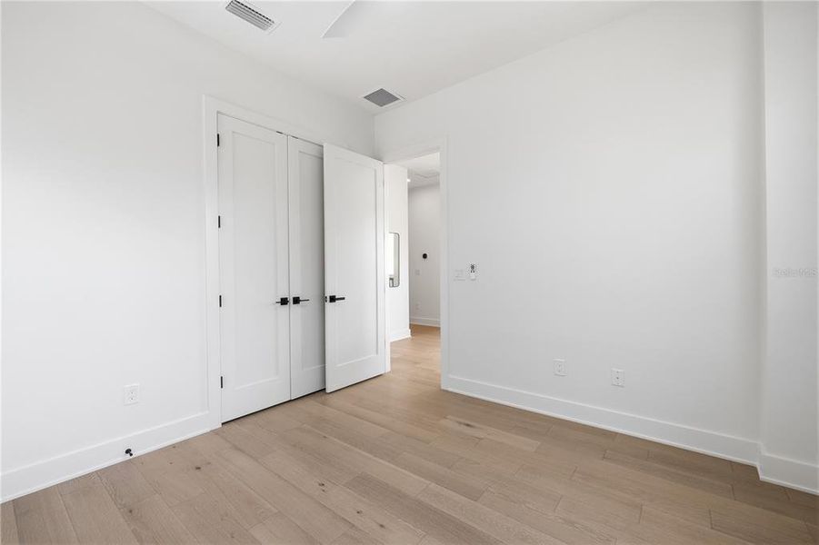 Spacious, unfurnished interior of a new home in , St. Petersburg (Image 21).