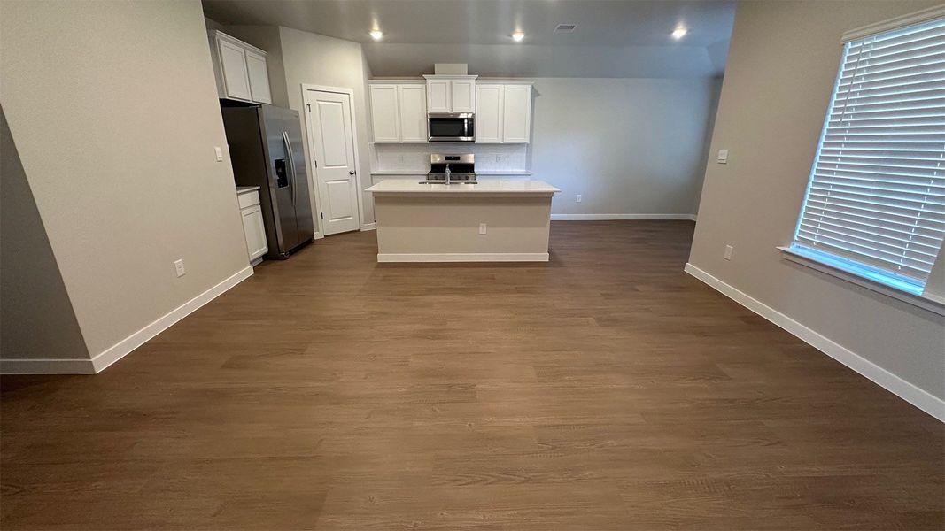 Spacious, unfurnished interior of a new home in Rancho Vista, Corpus Christi (Image 12).