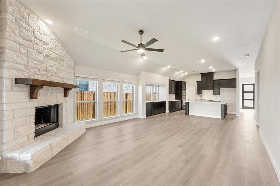 Spacious, unfurnished interior of a new home in Star Ranch Classic 50, Godley (Image 20).