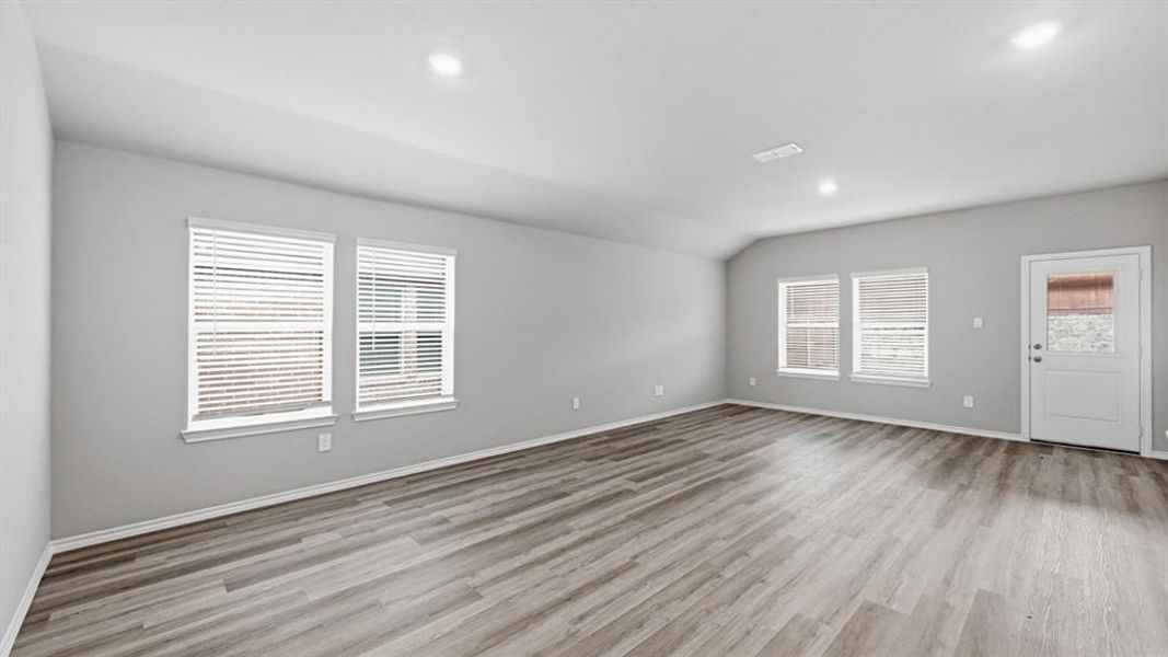 Spacious, unfurnished interior of a new home in Rock Creek West, Fort Worth (Image 25).