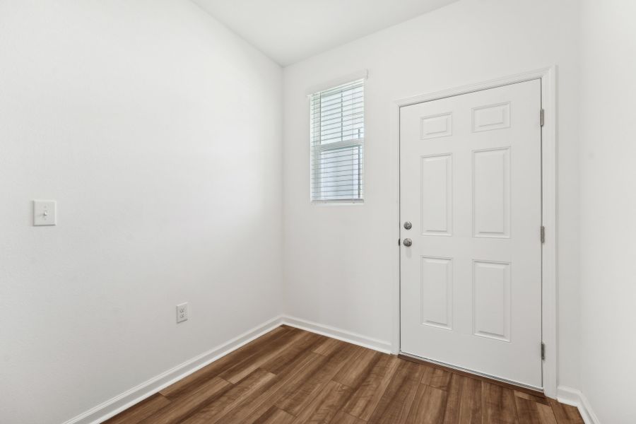 Representative unfurnished interior of a home built from the Pulsar by Starlight Homes in Glenn Crossing, Durham (Image 20).