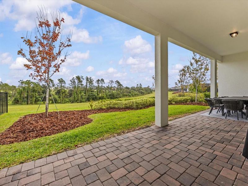 Exterior details and patio area of a home in , Montverde (Image 2).