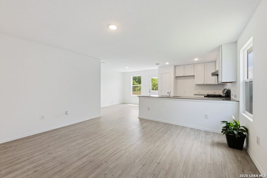 Spacious, unfurnished interior of a new home in Lodi Grove, Floresville (Image 10). Spacious, unfurnished interior of a new home in Lodi Grove, Floresville (Image 10).
