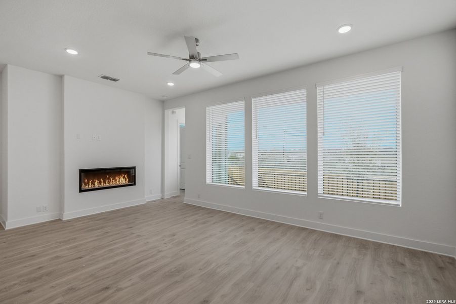 Spacious, unfurnished interior of a new home in Prominence, San Antonio (Image 20).