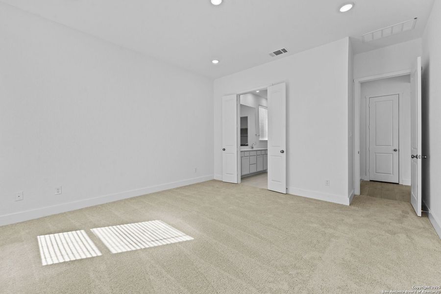 Spacious, unfurnished interior of a new home in Gatehouse: Classic Collection, New Braunfels (Image 35).