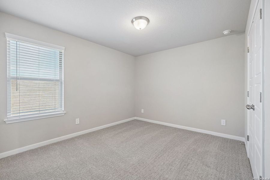 Spacious, unfurnished interior of a new home in Remington Ranch, San Antonio (Image 27).