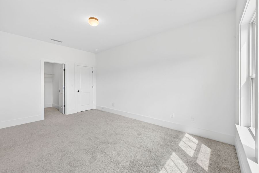 Spacious, unfurnished interior of a new home in Edgewater - Harbor Pointe, Lancaster (Image 22).