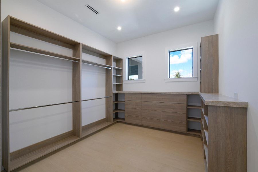 Image 47 of a home in .