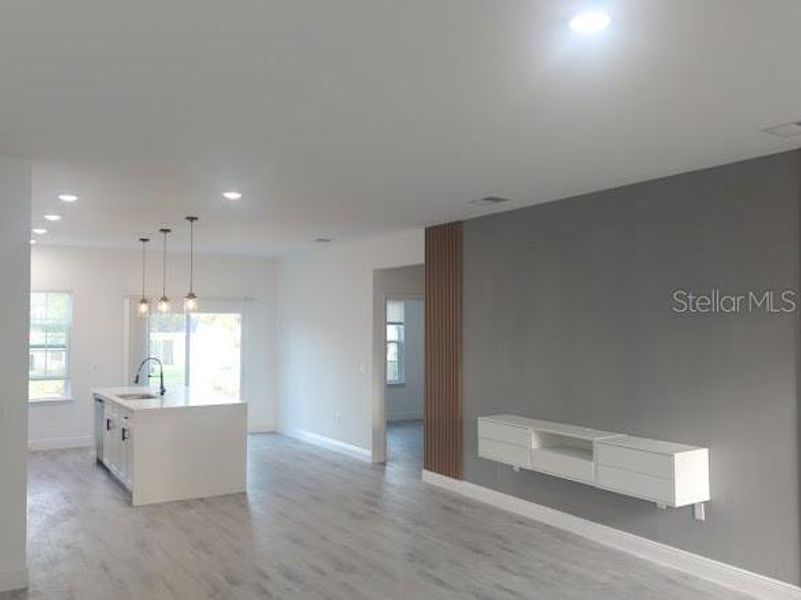Spacious, unfurnished interior of a new home in , Ocala (Image 9).