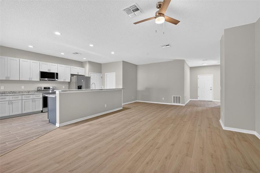 Spacious, unfurnished interior of a new home in , Umatilla (Image 29).