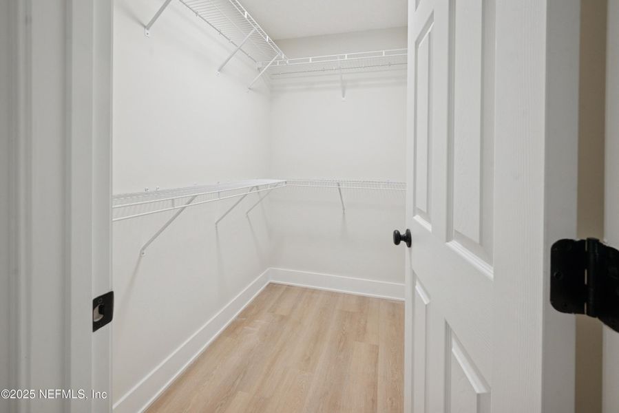 Spacious, unfurnished interior of a new home in , Florahome (Image 32).