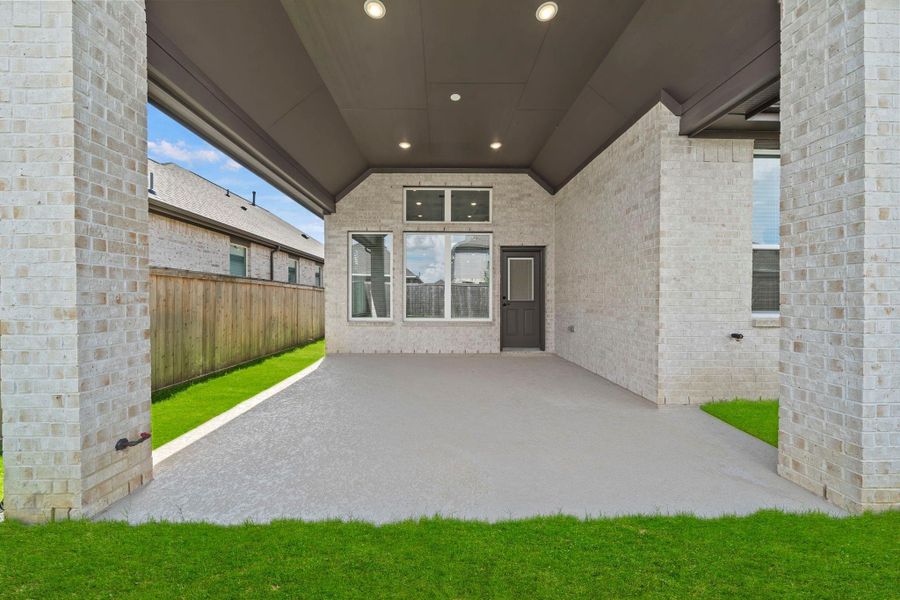 Photos are REPRESENTATIVE of the home /floor plan and are NOT of the actual home.  Selections, features, and room options may vary.