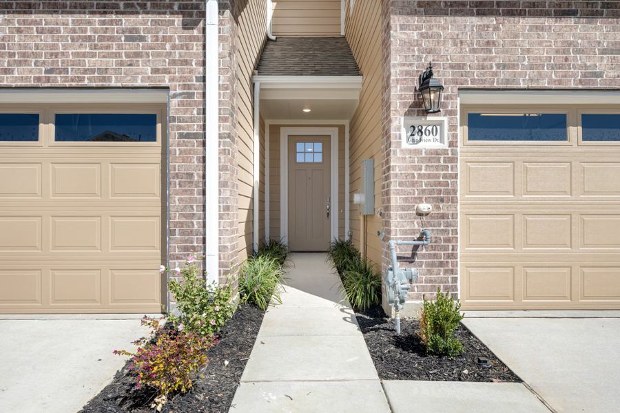 Exterior details and patio area of a home in Woodbridge Townhomes, Wylie (Image 3).