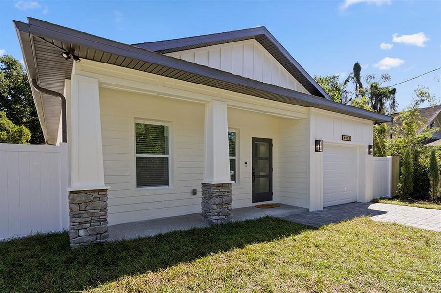 Exterior details and patio area of a home in , Tampa (Image 3).