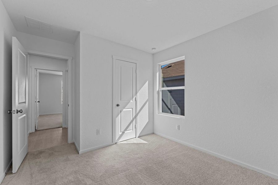 Spacious, unfurnished interior of a new home in Friendship Oaks, Fredericksburg (Image 15).
