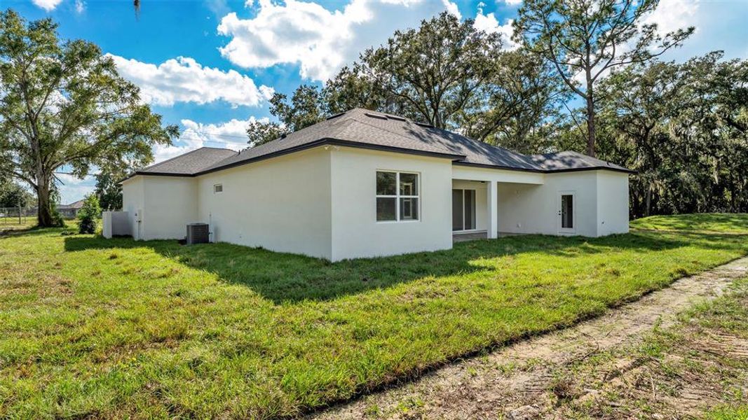 Exterior details and patio area of a home in , Lakeland (Image 4).