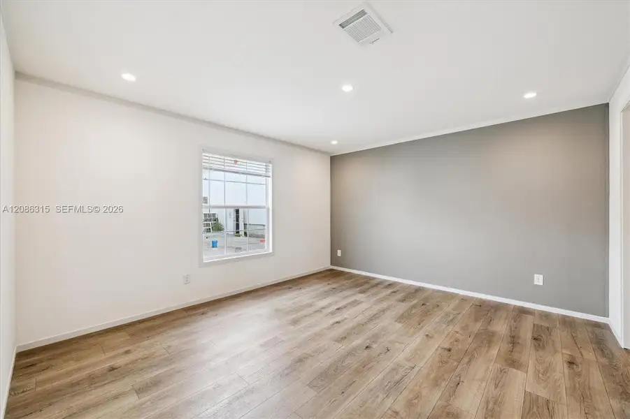 Spacious, unfurnished interior of a new home in , Miami (Image 8).