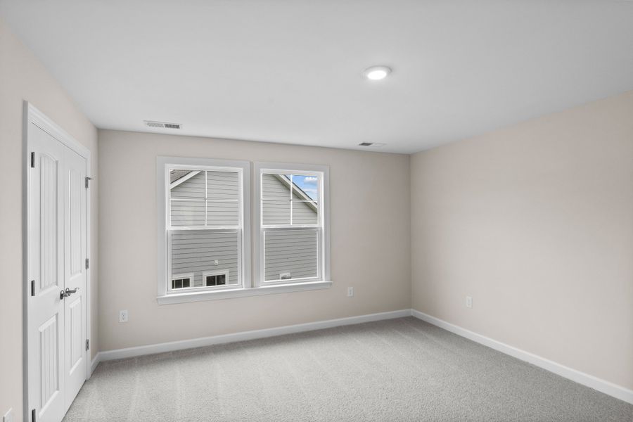 Spacious, unfurnished interior of a new home in Waterbridge, Myrtle Beach (Image 30).
