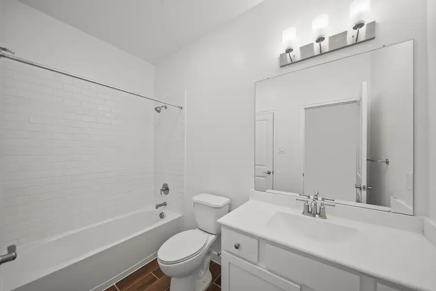 Hall bath (*Photo not of actual home and used for illustration purposes only.)