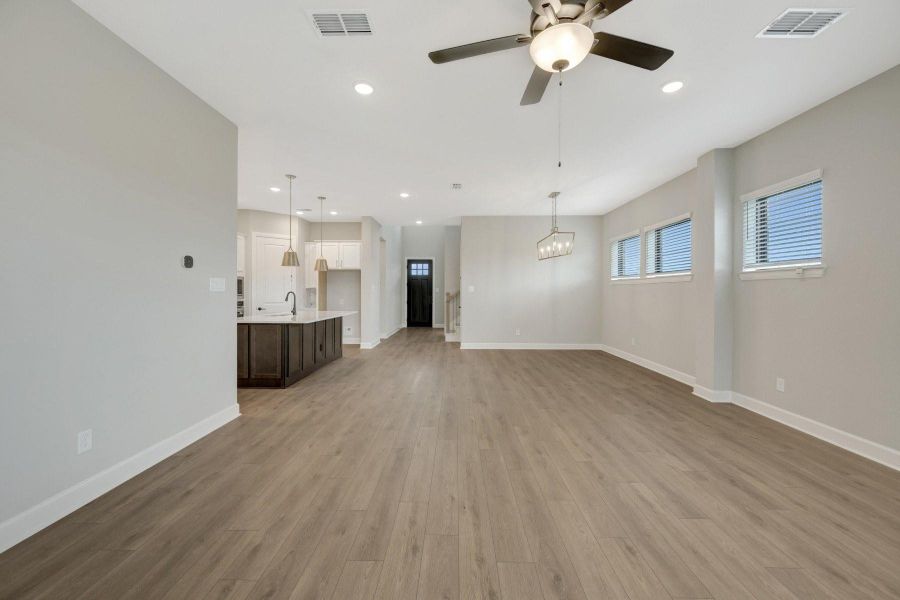 Spacious, unfurnished interior of a new home in Riceland - Enclave Row Collection, Mont Belvieu (Image 25).