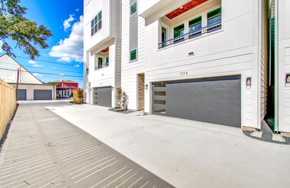 Exterior details and patio area of a home in , Houston (Image 24).
