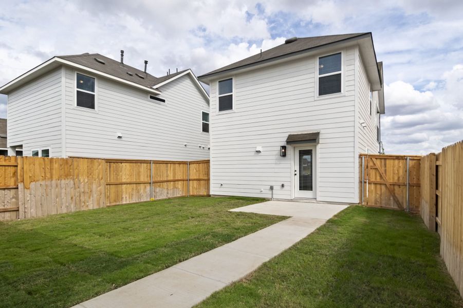 Exterior details and patio area of a home in Trace, San Marcos (Image 35).