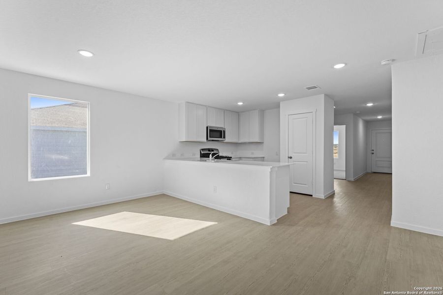 Spacious, unfurnished interior of a new home in , New Braunfels (Image 22).