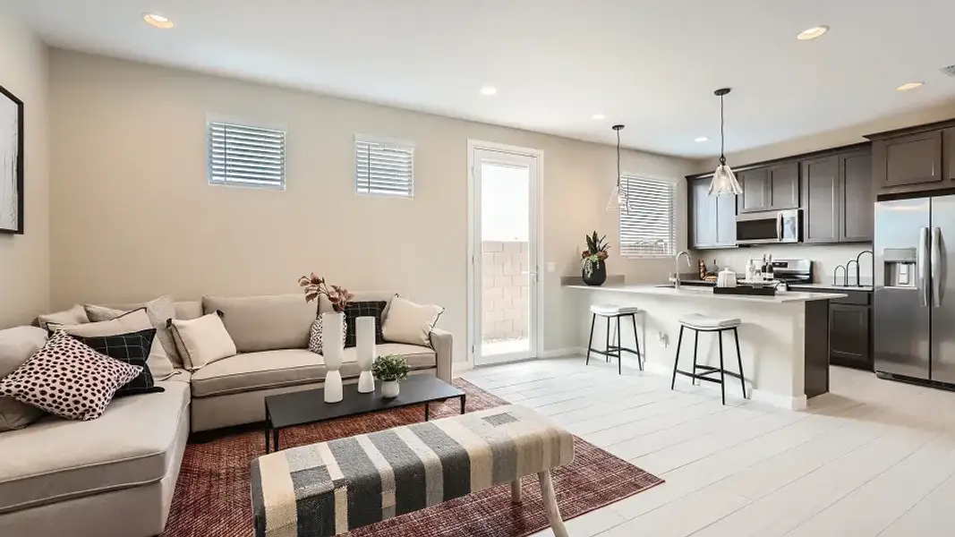 4083 Revolution NG Living 2of2 F1 Base10