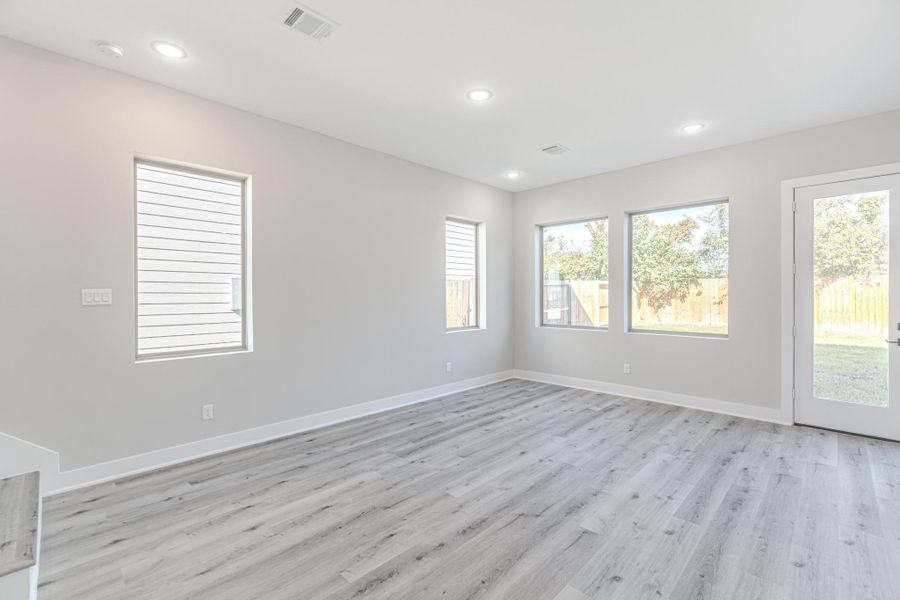 Spacious, unfurnished interior of a new home in , Houston (Image 26).