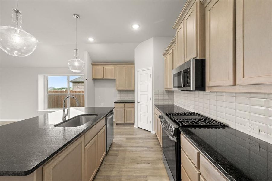 15_1105 Turtle Hill- Kitchen-3