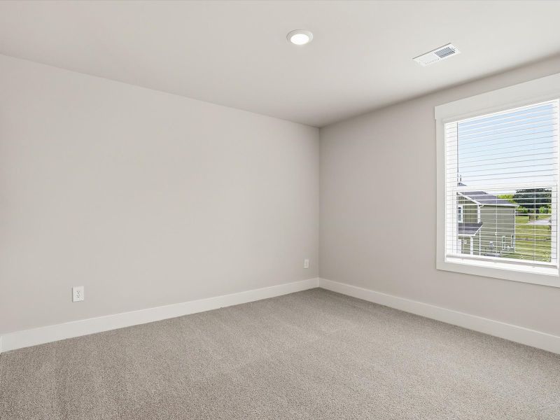 Spacious, unfurnished interior of a new home in Ashby Woods, Boiling Springs (Image 16).
