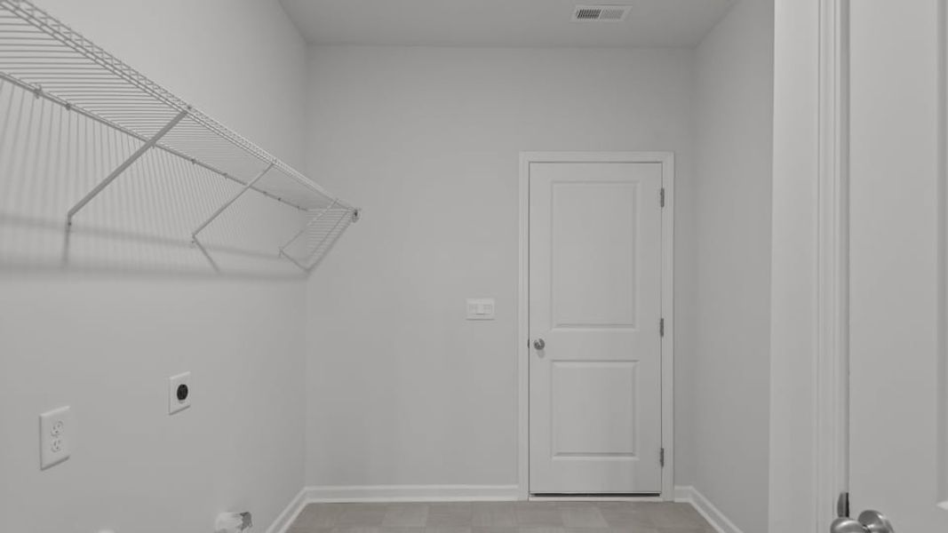 Spacious, unfurnished interior of a new home in East Ridge, Ayden (Image 25).
