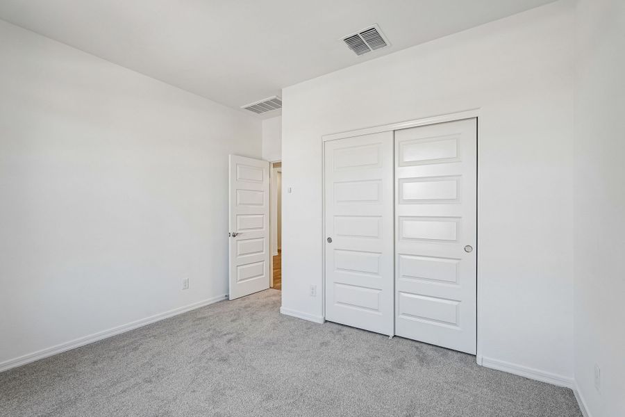 Spacious, unfurnished interior of a new home in Hawes Crossing, Mesa (Image 32).