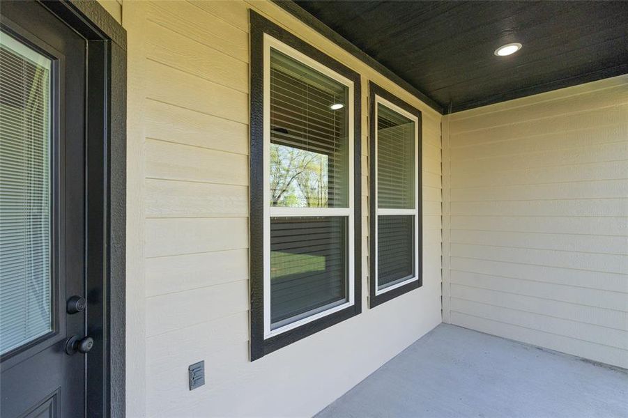 Exterior details and patio area of a home in , Celeste (Image 4).
