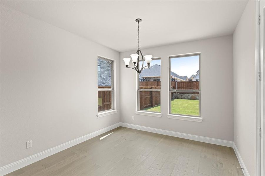 07. 4281 Berylline - Dining