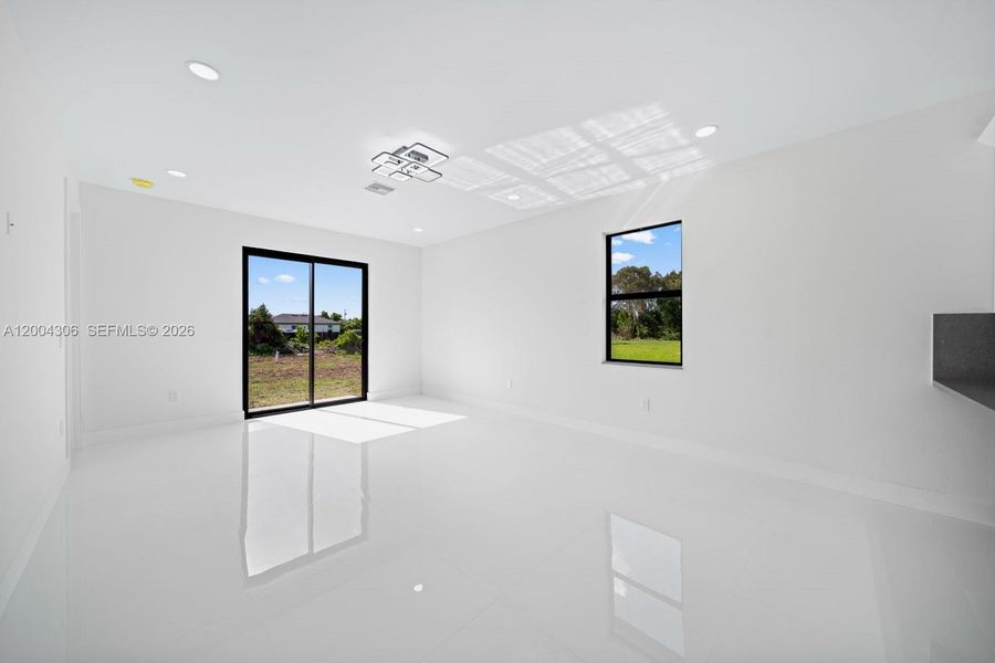 Spacious, unfurnished interior of a new home in , Lehigh Acres (Image 25).