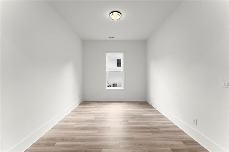 Spacious, unfurnished interior of a new home in Hillgrove Preserve, Powder Springs (Image 24).