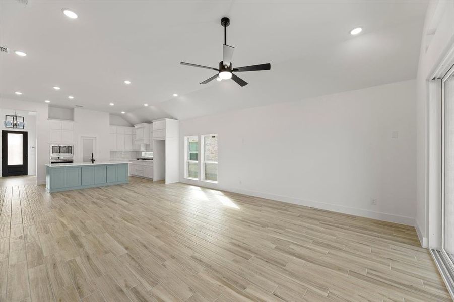 Spacious, unfurnished interior of a new home in Valencia on The Lake, Little Elm (Image 25).