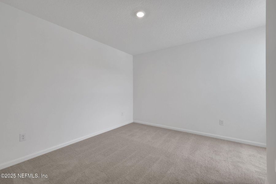 Spacious, unfurnished interior of a new home in Atlantis Pointe, Middleburg (Image 11).